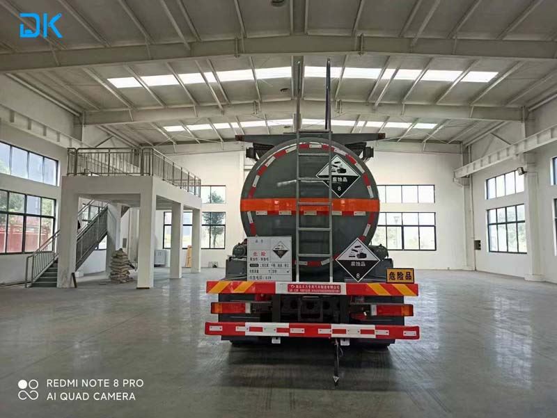 Dongfeng dangerous goods transport truck 6
