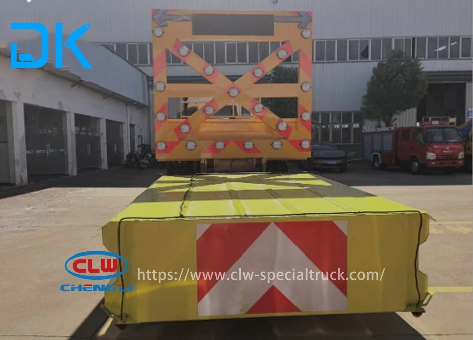 Single-Stage Folding Crash Cushion Truck high quality